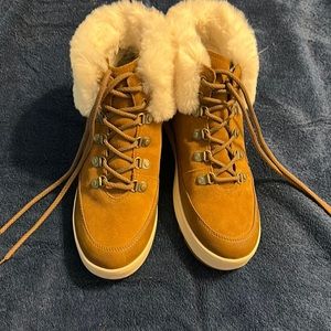 Ugh Koolaburra Women’s Boots Size 10